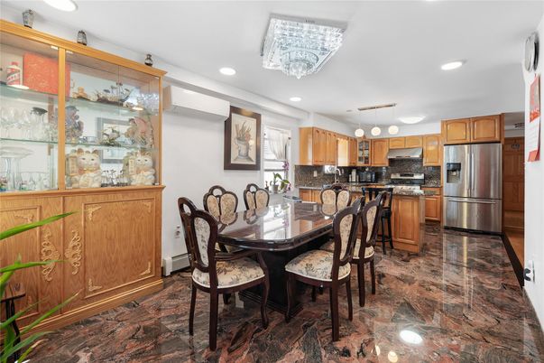 Chandelier, Dining room, Interior, Kitchen, Recessed Lighting, Stainless Steel Appliances