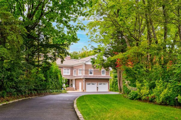 Attached, Backyard, Exterior, Facade, American Foursquare