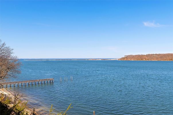 Exterior, Lake