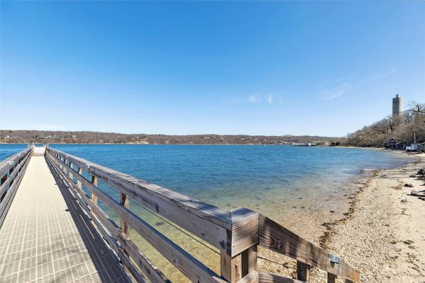 Exterior, Lake