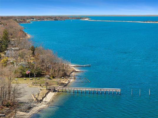 Exterior, Lake