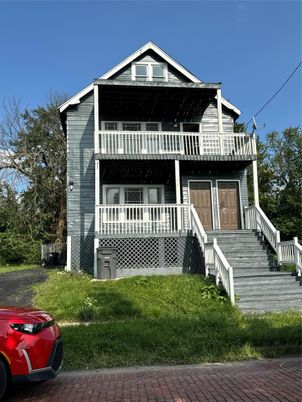 Exterior, Facade, Queen Anne Victorian