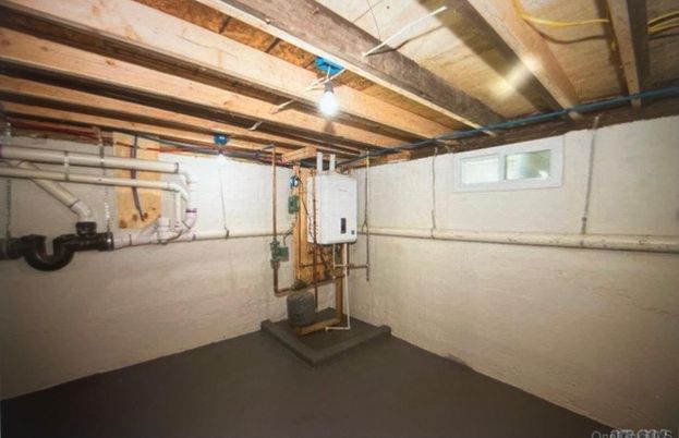 Garage, Interior, Wooden Beams
