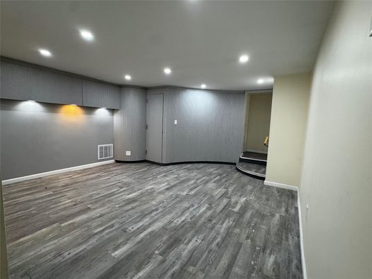 Empty room, Interior, Recessed Lighting, Wood Texture Flooring