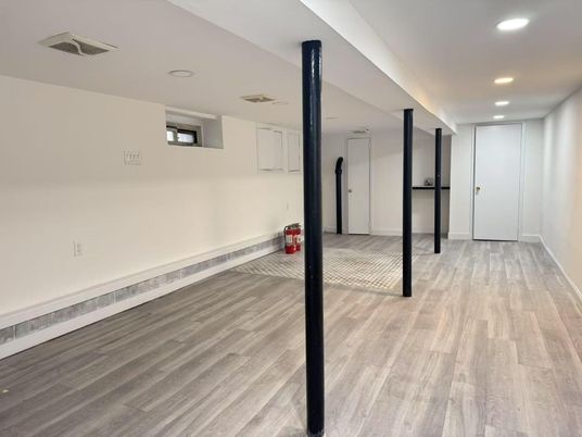 Interior, Recessed Lighting, Wood Texture Flooring