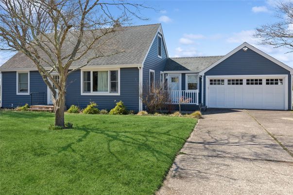 Attached, Exterior, Facade, Cape Cod