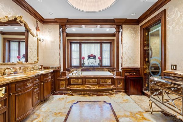 Bathroom, Dual Sink Vanities, Interior, Recessed Lighting