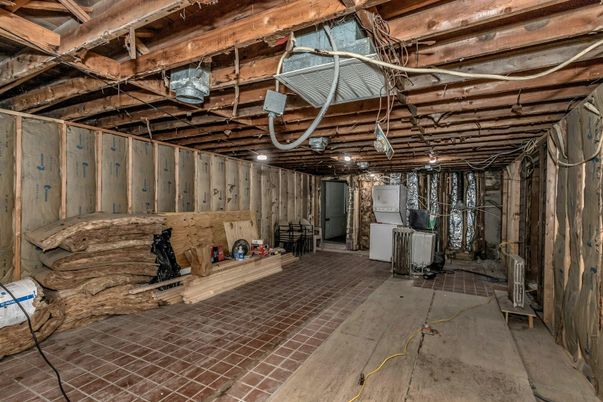 Interior, Washer, Wooden Beams
