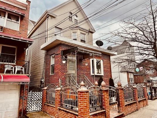 Exterior, Facade, Brick Facade, Rowhouse
