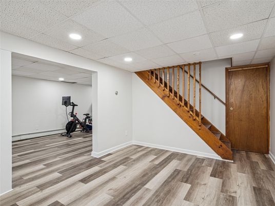 Fitness Equipment, Interior, Recessed Lighting, Wood Texture Flooring