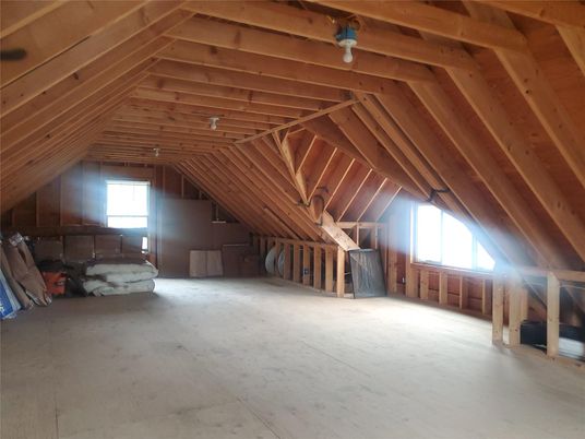 Empty room, Interior, Wooden Beams, Wooden Ceilings