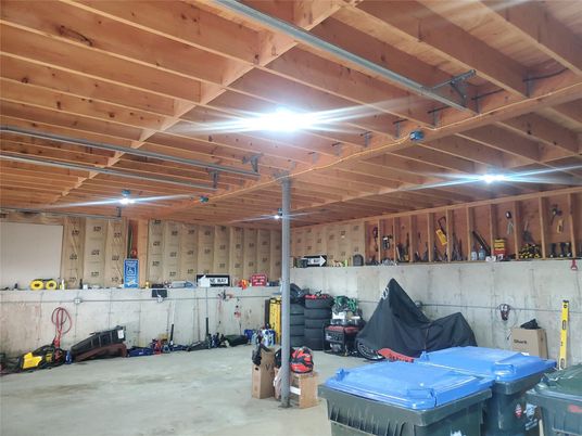 Hot Tub, Interior, Wooden Beams