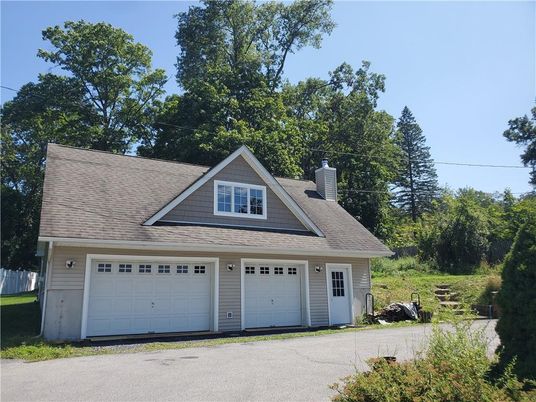 Attached, Exterior, Facade, Cape Cod