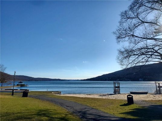 Exterior, Lake