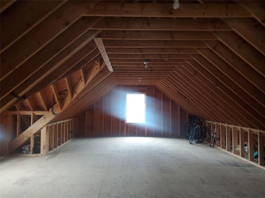 Empty room, Interior, Wooden Beams, Wooden Ceilings