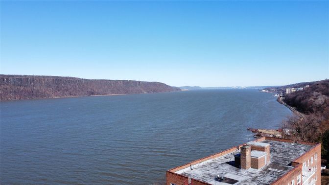 Exterior, Lake