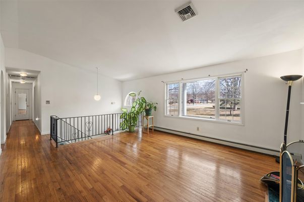 Interior, Pendant Lights, Wood Texture Flooring