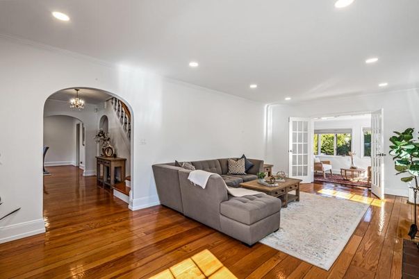 Chandelier, Dining room, Interior, Living room, Recessed Lighting, Wood Texture Flooring
