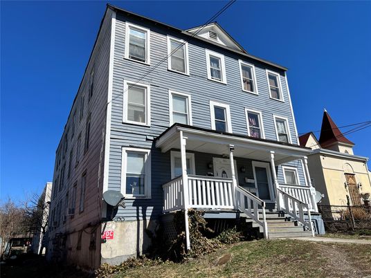 Exterior, Facade, Queen Anne Victorian