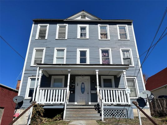 Exterior, Facade, Queen Anne Victorian