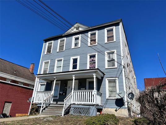 Exterior, Facade, Queen Anne Victorian
