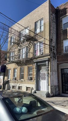 Exterior, Facade, Brick Facade, Rowhouse
