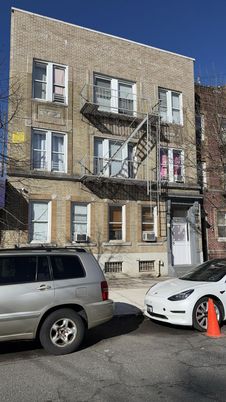 Exterior, Facade, Brick Facade, Rowhouse
