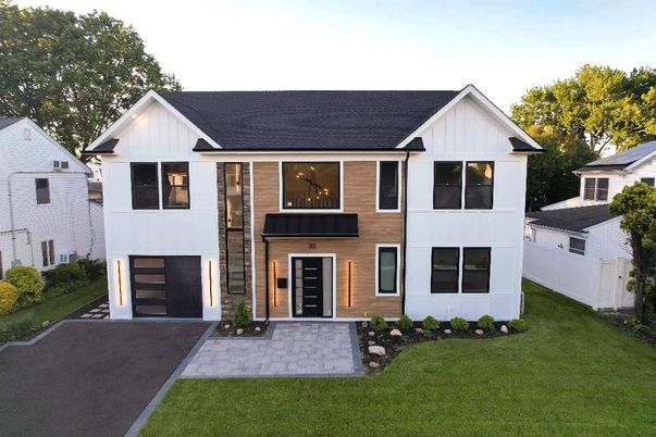 Attached, Exterior, Facade, Farmhouse