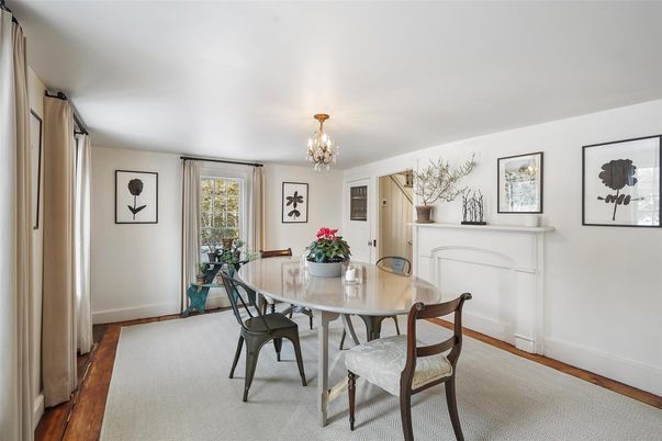 Chandelier, Dining room, Fireplace, Interior, Wood Texture Flooring