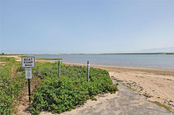 Exterior, Lake