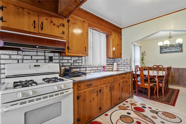 Chandelier, Dining room, Interior, Kitchen