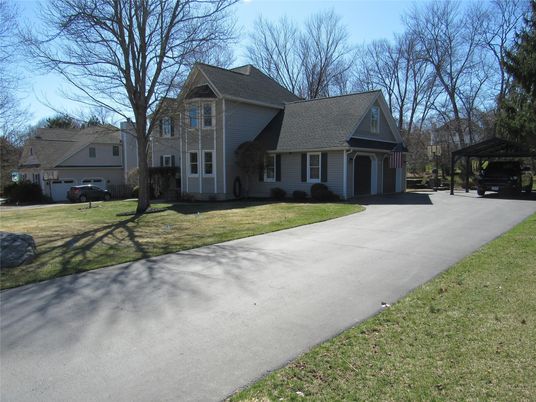 Attached, Exterior, Facade, Cape Cod