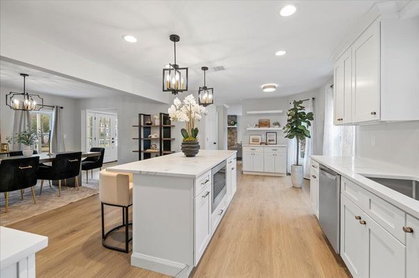 Dining room, Interior, Kitchen, Pendant Lights, Recessed Lighting, Wood Texture Flooring