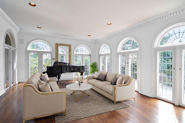 Interior, Living room, Piano, Recessed Lighting, Wood Texture Flooring