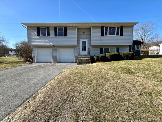 Attached, Exterior, Facade, Raised Ranch
