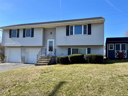 Attached, Exterior, Facade, Raised Ranch