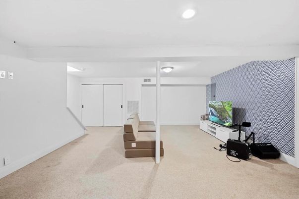 Empty room, Interior, Recessed Lighting