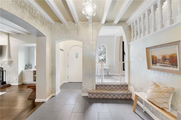 Interior, Pendant Lights, Wood Texture Flooring