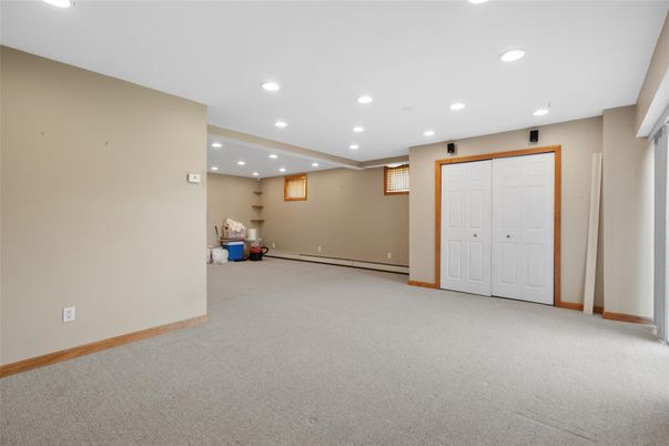 Empty room, Interior, Recessed Lighting