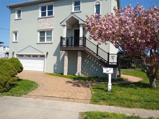 Attached, Exterior, Facade, Rowhouse