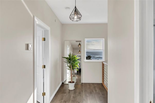 Interior, Pendant Lights, Wood Texture Flooring