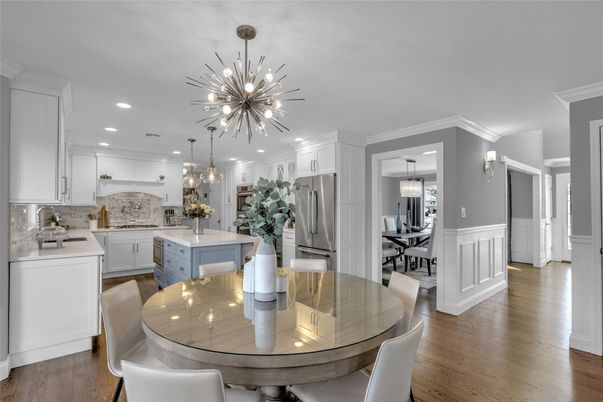 Chandelier, Dining room, Interior, Kitchen, Pendant Lights, Recessed Lighting, Wood Texture Flooring