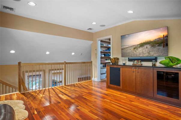 Interior, Recessed Lighting, Wood Texture Flooring