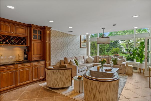 Interior, Living room, Pendant Lights, Recessed Lighting