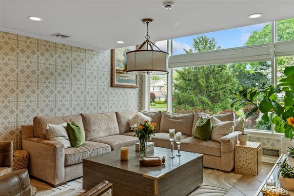 Interior, Living room, Pendant Lights, Recessed Lighting