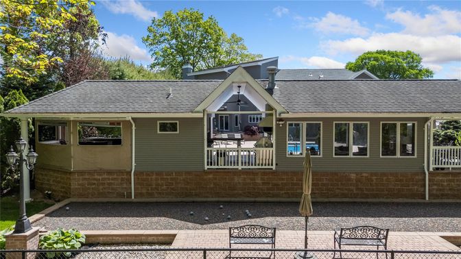 Exterior, Facade, Cape Cod