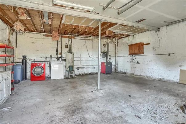Interior, Washer, Wooden Beams