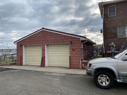Detached Garage, Exterior