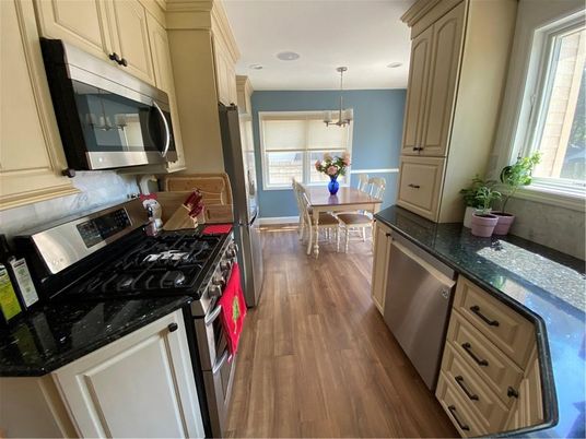 Chandelier, Dining room, Interior, Kitchen, Pendant Lights, Recessed Lighting, Stainless Steel Appliances, Wood Texture Flooring