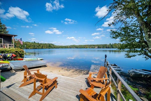 Exterior, Lake